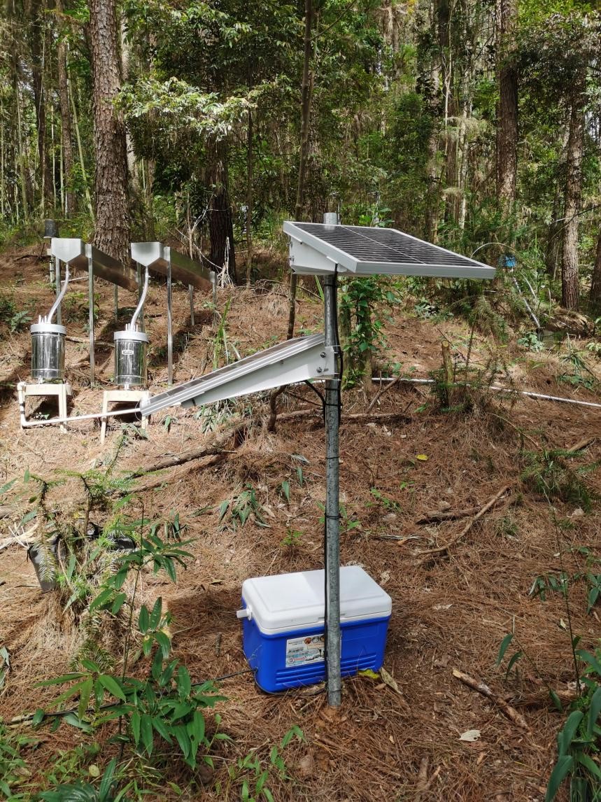 蒸滲儀在西南邊境線大山里面“站崗” 蒸滲儀在西南邊境線大山里面“站崗”